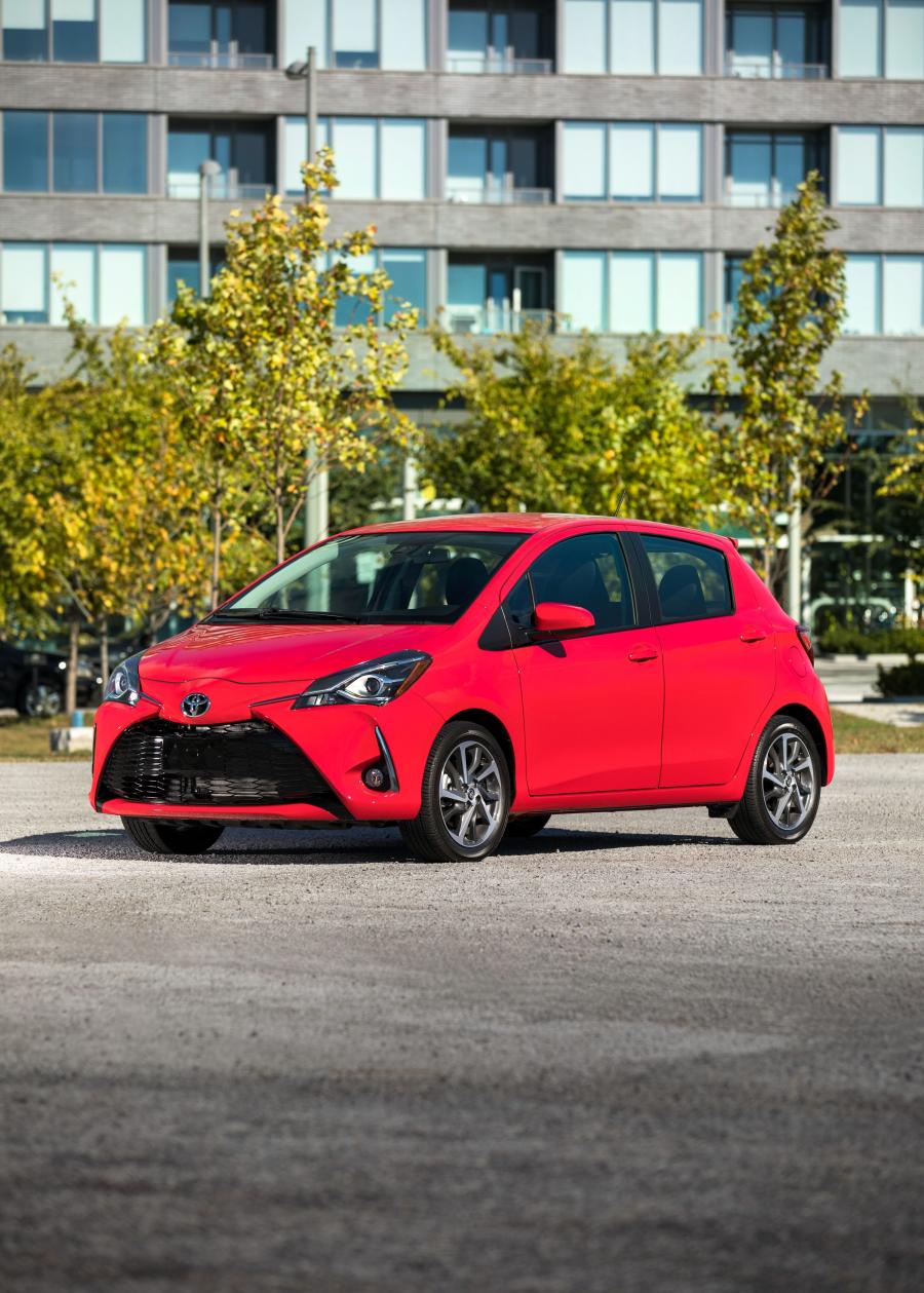  Toyota Yaris SE 2017 года  (NA) (фото 22 из 32)